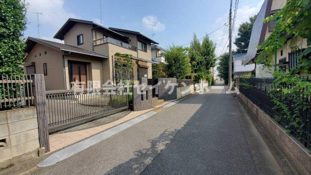 熊谷市新堀　中古住宅　（ミサワホーム施工）の前面道路含む現地写真