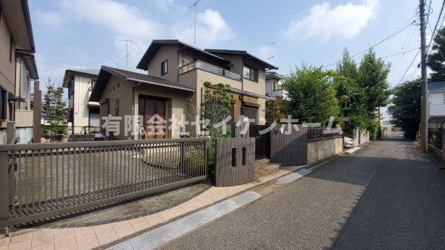 熊谷市新堀　中古住宅　（ミサワホーム施工）の前面道路含む現地写真