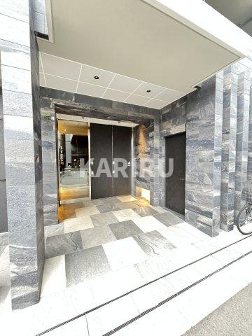 ファーストフィオーレ京橋ブレイニーのエントランス