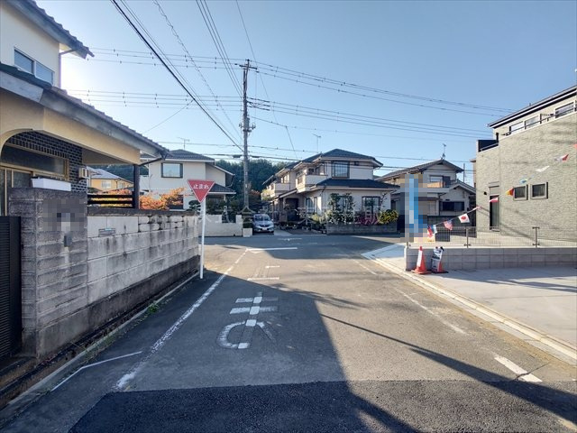【前面道路含む現地写真】 | 川越市かすみ野第6　全2棟　２号棟 | 都市ガス・本下水