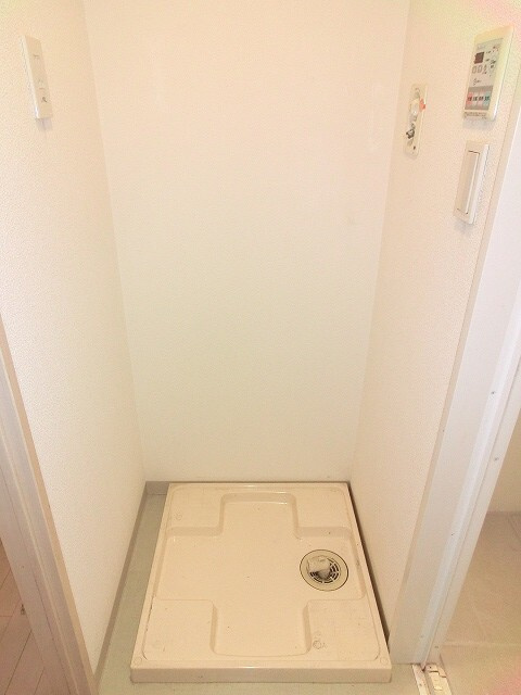 エスティメゾン浅草駒形の設備|洗面室に洗濯機置場便利です