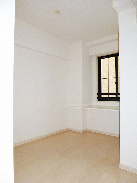 エスティメゾン浅草駒形の内装|ベッド家具配置しやすい洋室です