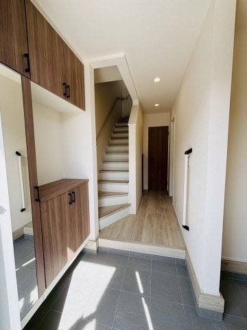 リナージュ／東区秋津1丁目第1期／1号棟の玄関