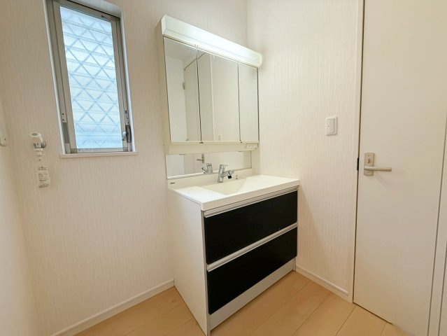 堺市東区大美野　中古戸建の洗面所