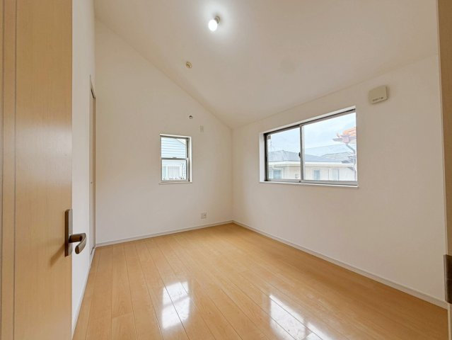 堺市東区大美野　中古戸建の洋室