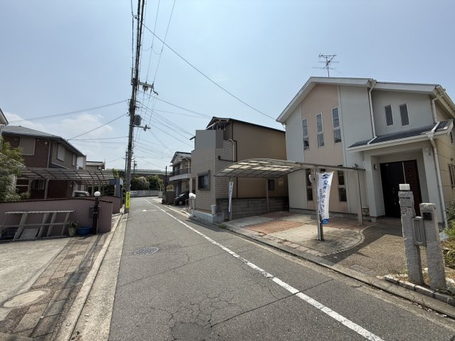 堺市東区大美野　中古戸建の前面道路含む現地写真