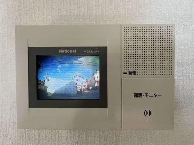 堺市東区大美野　中古戸建の防犯設備|来客者を確認出来るＴＶモニターつき。
普段の生活時やお子様が一人でお留守番する際にも安心ですね。