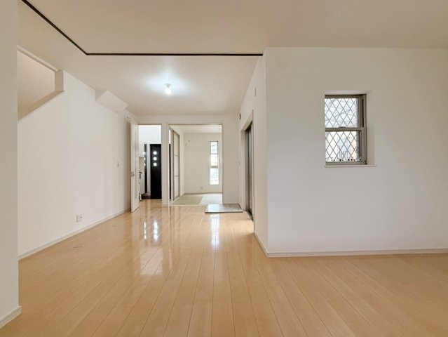 堺市東区大美野　中古戸建の居間・リビング