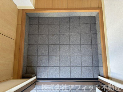 【エントランス】 | ピリエール・リシエス ピリエール