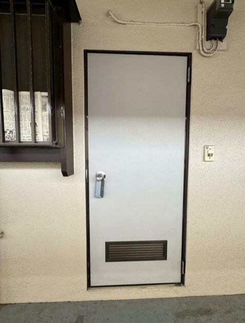 ヌノカワコーポの玄関