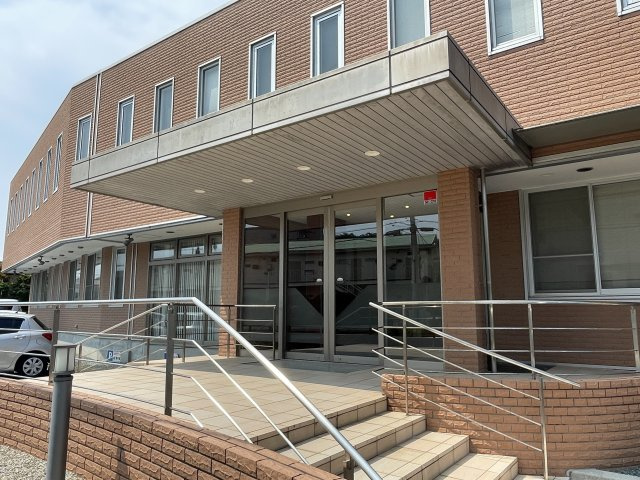 佐鳴台ビルのエントランス