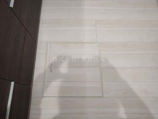 【キッチン】 | 鶴ヶ島市下新田第2　全4棟　1号棟 | キッチン床下収納庫