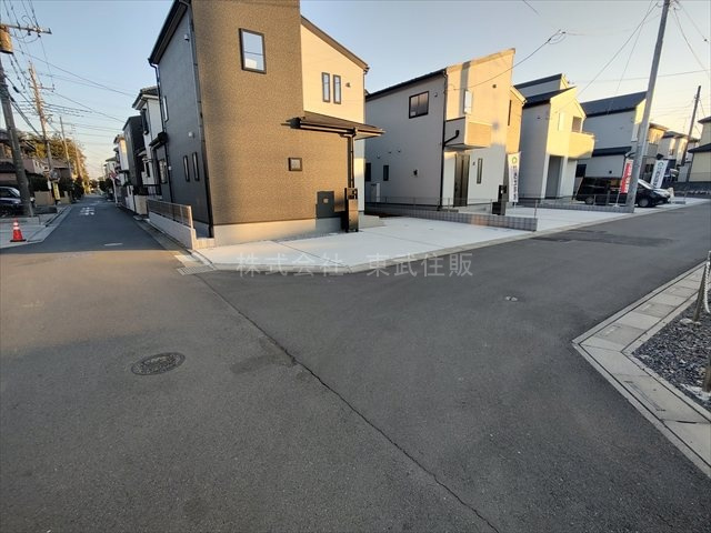 【前面道路含む現地写真】 | 鶴ヶ島市下新田第2　全4棟　1号棟 | 都市ガス・本下水