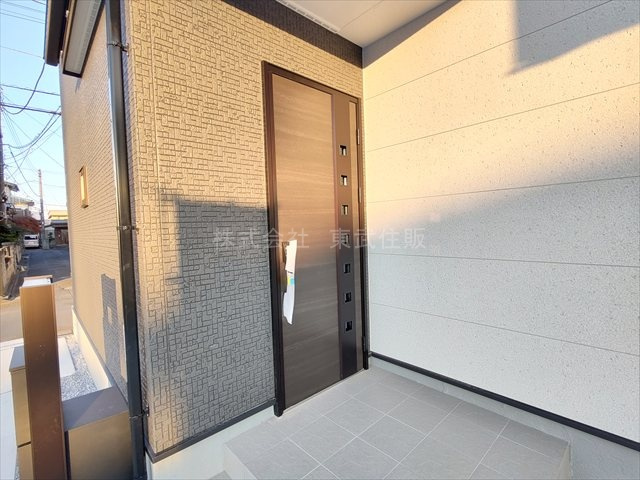 【玄関】 | 鶴ヶ島市下新田第2　全4棟　1号棟 | 落ち着いた玄関です