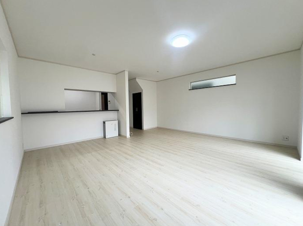 横浜市保土ケ谷区権太坂3丁目　中古戸建【仲介手数料無料】カースペース2台の居間・リビング