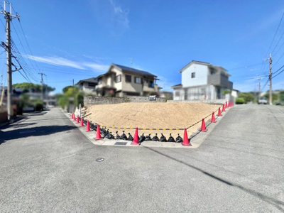 【前面道路含む現地写真】 | 城陽市寺田市ノ久保　注文住宅　条件なし土地 | スーパー《京都生活協同組合 コープ城陽》コンビニ《ファミリーマート 城陽駅南店》が10分圏内と近く買い物便利地です。
