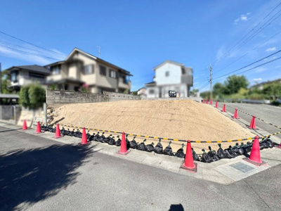 【前面道路含む現地写真】 | 城陽市寺田市ノ久保　注文住宅　条件なし土地 | アル・プラザ城陽店が車で約7分と気軽にショッピングが楽しめます。