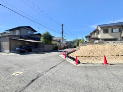 【前面道路含む現地写真】 | 城陽市寺田市ノ久保　注文住宅　条件なし土地 | 現地にある看板が当社【ゆいホーム】です(＾◇＾)物件に関するご質問はいつでもお気軽にお問合せ下さい！！