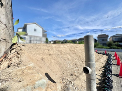 【前面道路含む現地写真】 | 城陽市寺田市ノ久保　注文住宅　条件なし土地 | この敷地だと「どれくらいの建物が建つの」「建物価格はどれくらい？」お客様の知りたいをハウスアドバイザーがお応えします。