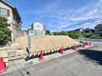 【前面道路含む現地写真】 | 城陽市寺田市ノ久保　注文住宅　条件なし土地 | 〈こちらの物件〉に興味がある方はお気軽にお問い合わせ下さい！月々のお支払い希望額からお客様が購入可能な物件の価格をシミュレーション致します！
