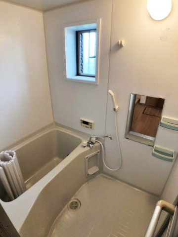 花井メゾネット借家の浴室