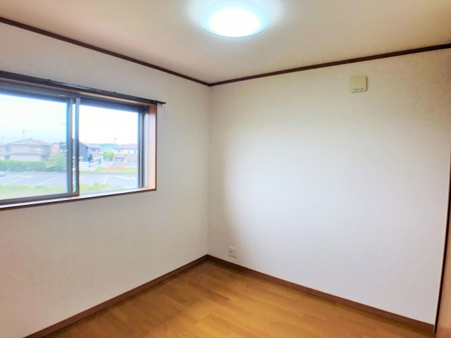 花井メゾネット借家の洋室