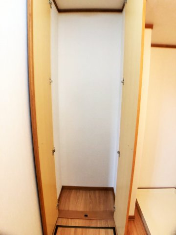 花井メゾネット借家の収納