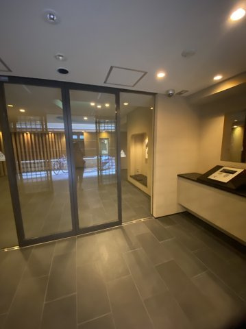 コンフォール御所南のエントランス