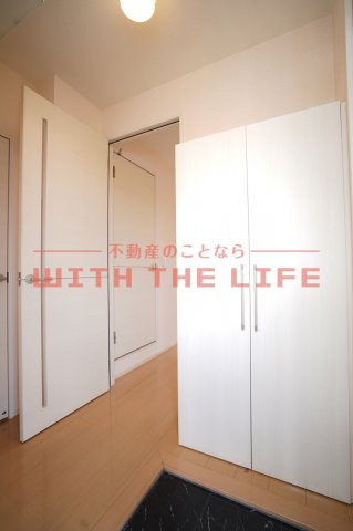 グロワール東合川【キャッシュバック対象物件】の玄関|明るい玄関です