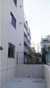 サリジェール瑞穂の駐車場