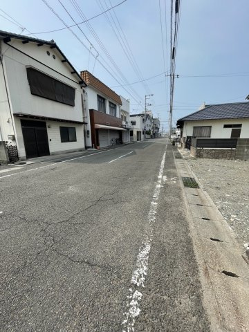 若水町2丁目　売土地の前面道路含む現地写真