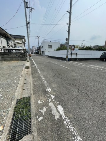 若水町2丁目　売土地の前面道路含む現地写真