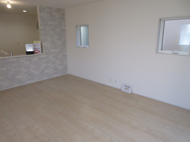 【仲介手数料無料】新築戸建　熊谷市宮本町223（全2棟）の居間・リビング