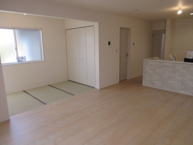 【仲介手数料無料】新築戸建　熊谷市宮本町223（全2棟）の居間・リビング