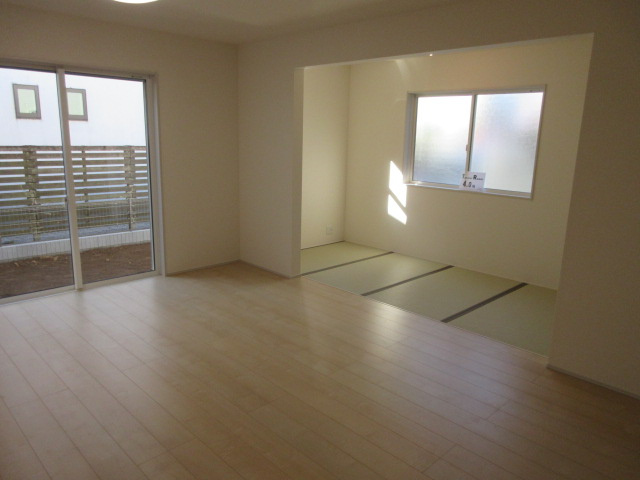 【仲介手数料無料】新築戸建　熊谷市宮本町223（全2棟）の居間・リビング