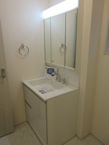 【仲介手数料無料】新築戸建　熊谷市宮本町223（全2棟）の独立洗面台