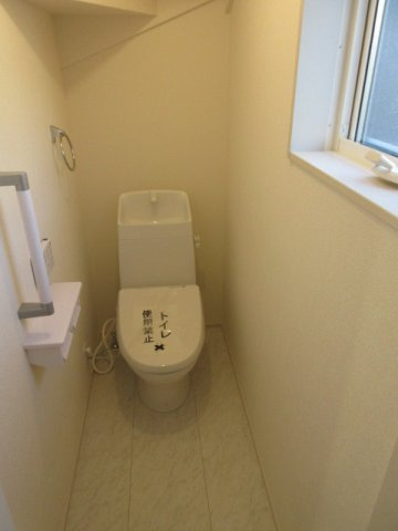 【仲介手数料無料】新築戸建　熊谷市宮本町223（全2棟）のトイレ