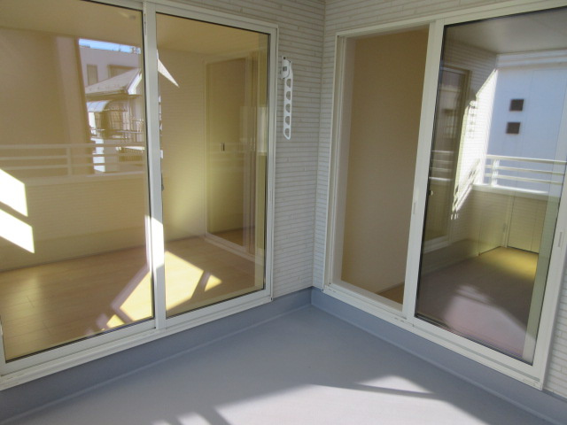 【仲介手数料無料】新築戸建　熊谷市宮本町223（全2棟）のバルコニー