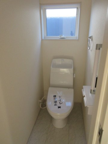 【仲介手数料無料】新築戸建　熊谷市宮本町223（全2棟）のトイレ