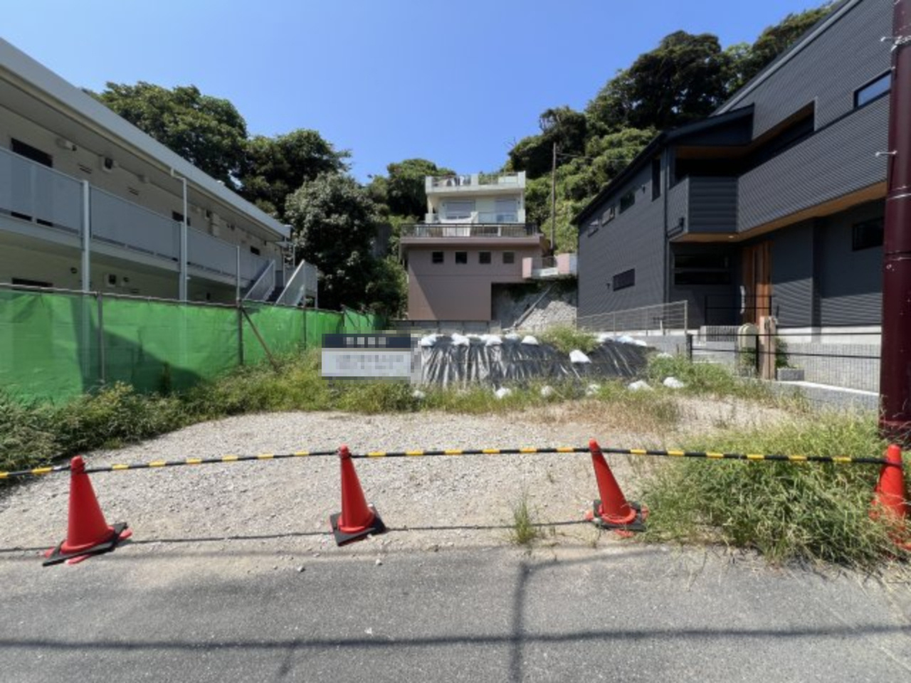 海まで徒歩12分！高台の閑静な住宅街にある駅近の売地の外観