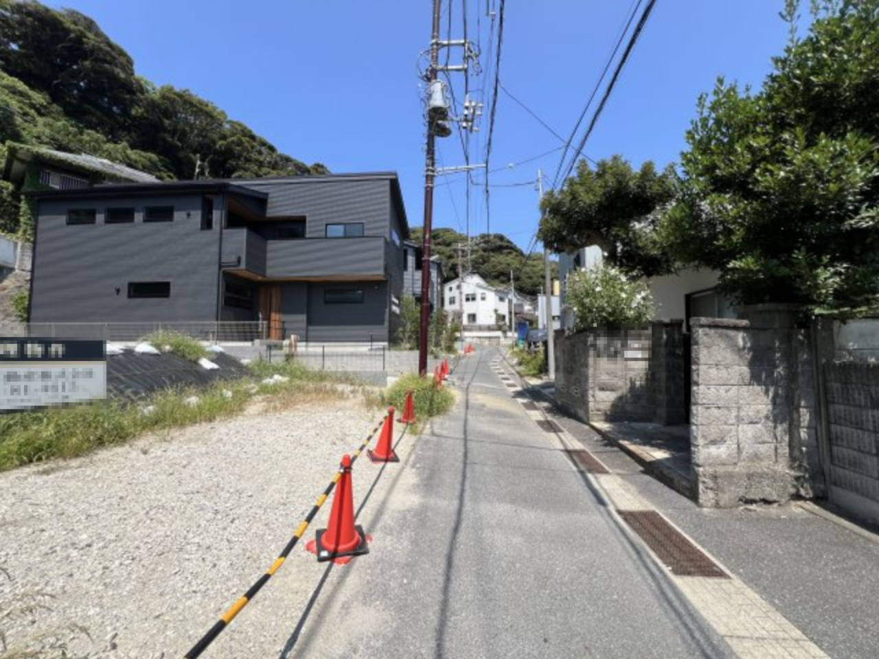 海まで徒歩12分！高台の閑静な住宅街にある駅近の売地の周辺