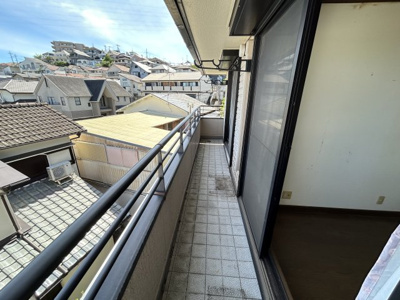 【バルコニー】 | 野上４丁目中古戸建 | バルコニーからの眺めを楽しみながら食事をしませんか