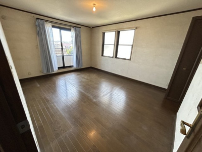 【洋室】 | 野上４丁目中古戸建 | 広々とした洋室です