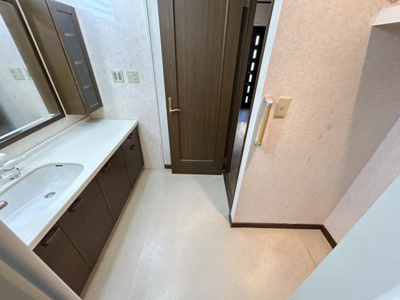 【独立洗面台】 | 野上４丁目中古戸建 | 朝の身支度には欠かせない独立洗面化粧台