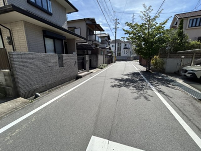 【前面道路含む現地写真】 | 野上４丁目中古戸建 | 前面道路含む現地写真です