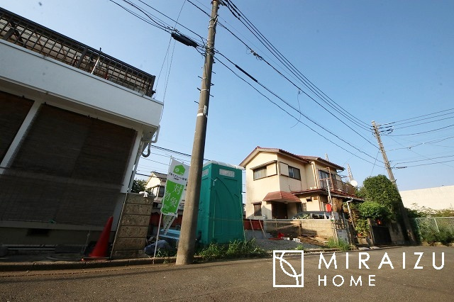 【前面道路含む現地写真】 | 日当たりの良いお家は嬉しいですよね。それぞれ価値観が分かれる箇所です、実際に内覧して日当たりの心地よさをご体感下さいね♪
