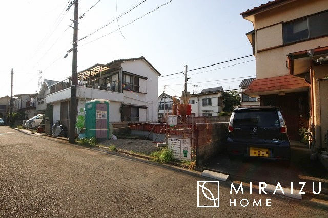 【前面道路含む現地写真】 | 日当たりの良いお家は嬉しいですよね。それぞれ価値観が分かれる箇所です、実際に内覧して日当たりの心地よさをご体感下さいね♪
