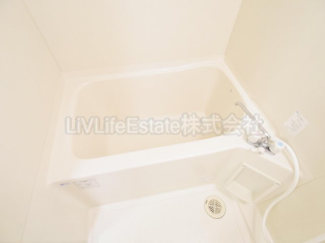 西東京市南町１丁目のアパートの浴室