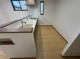 【キッチン】 | GRAN　FELIDIA川口市八幡木 | 2階キッチンには、オール電化3口コンロ、 食器洗乾燥機を設置。