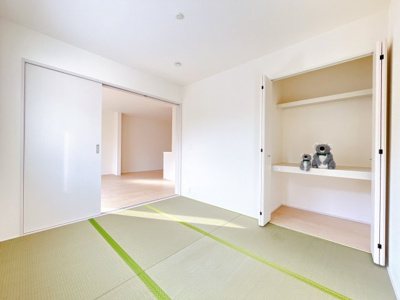 【和室】 | 前橋市北代田町　新築住宅 | LDKに隣接している和室。お子様を遊ばせたりお昼寝させたりしながら家事を行えます。